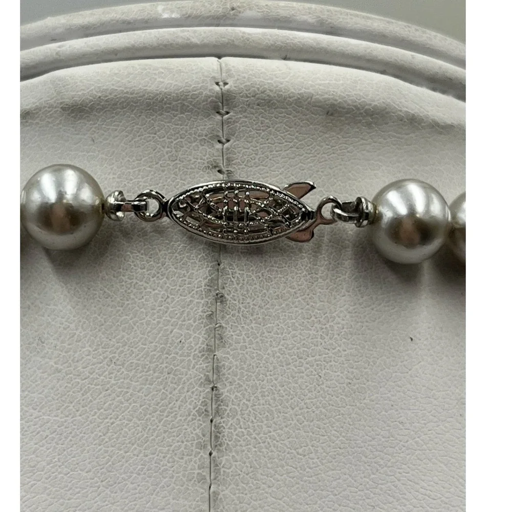Marvella Vintage Light Gray Faux Glass Pearl Single Strand Classic‎ Necklace 23